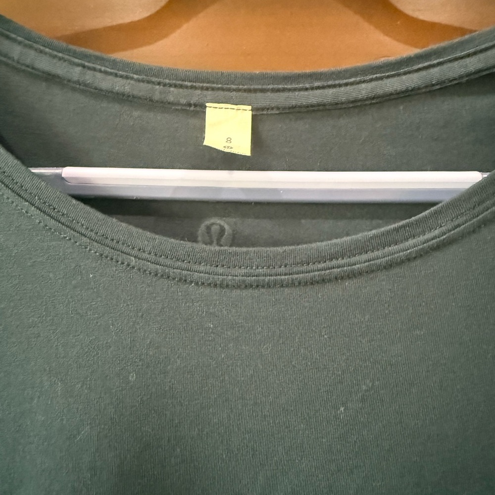 Classic lululemon Dark Teal Short-Sleeve Women's Tee - Picture 2 of 4